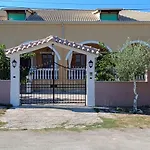 شقة Tria Liodendra Corfu - Sea Petrití